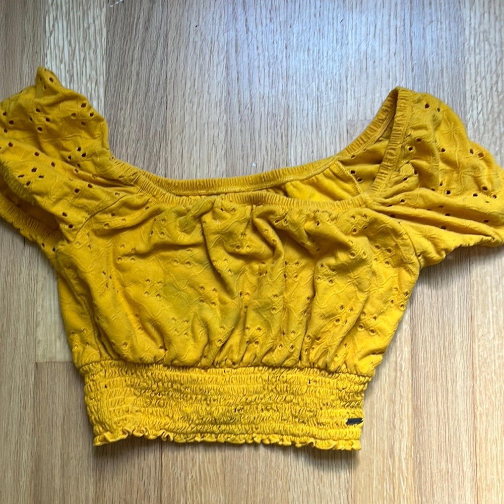 hollister crop top